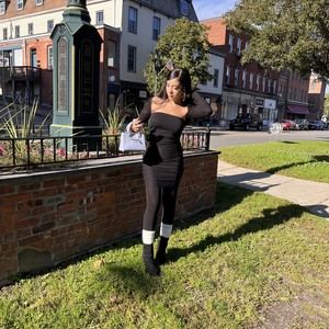 Meet your Posher, Felicity